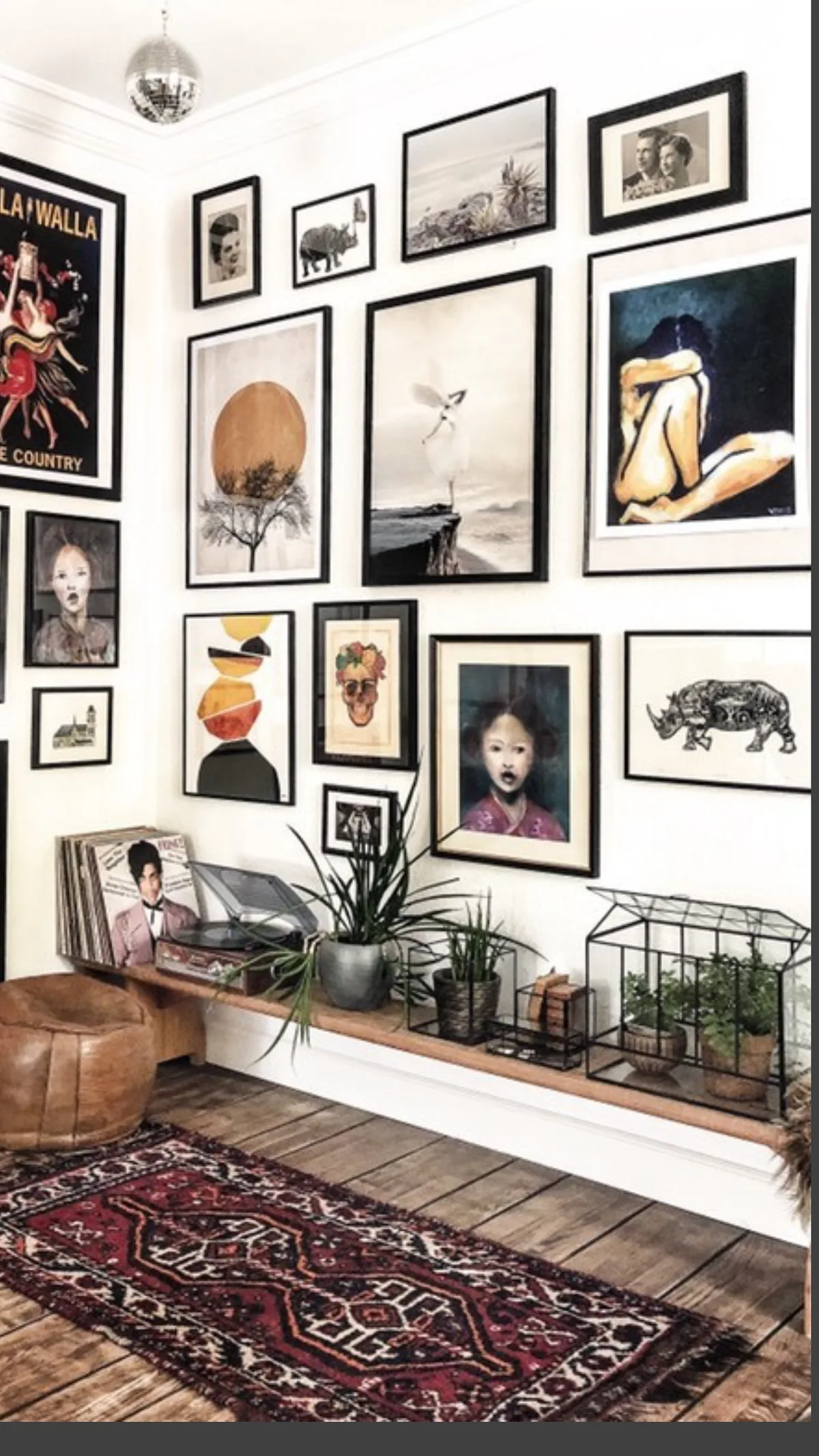 How to decorate a large empty wall