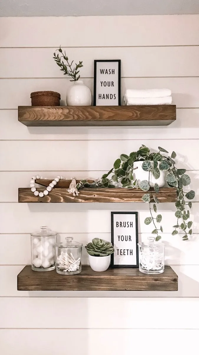 How to decorate bathroom shelves