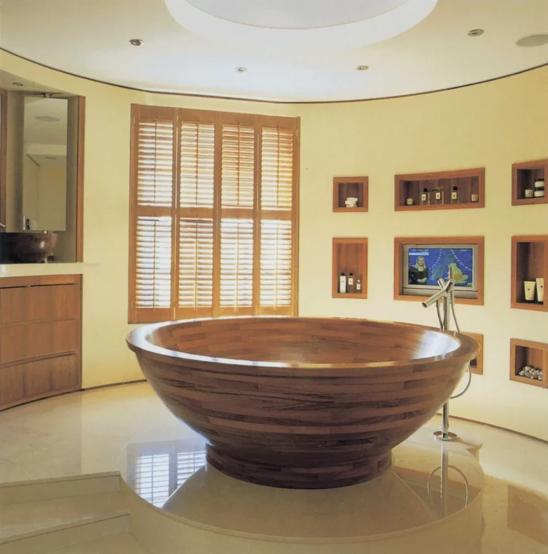 How to make a bathroom look luxurious